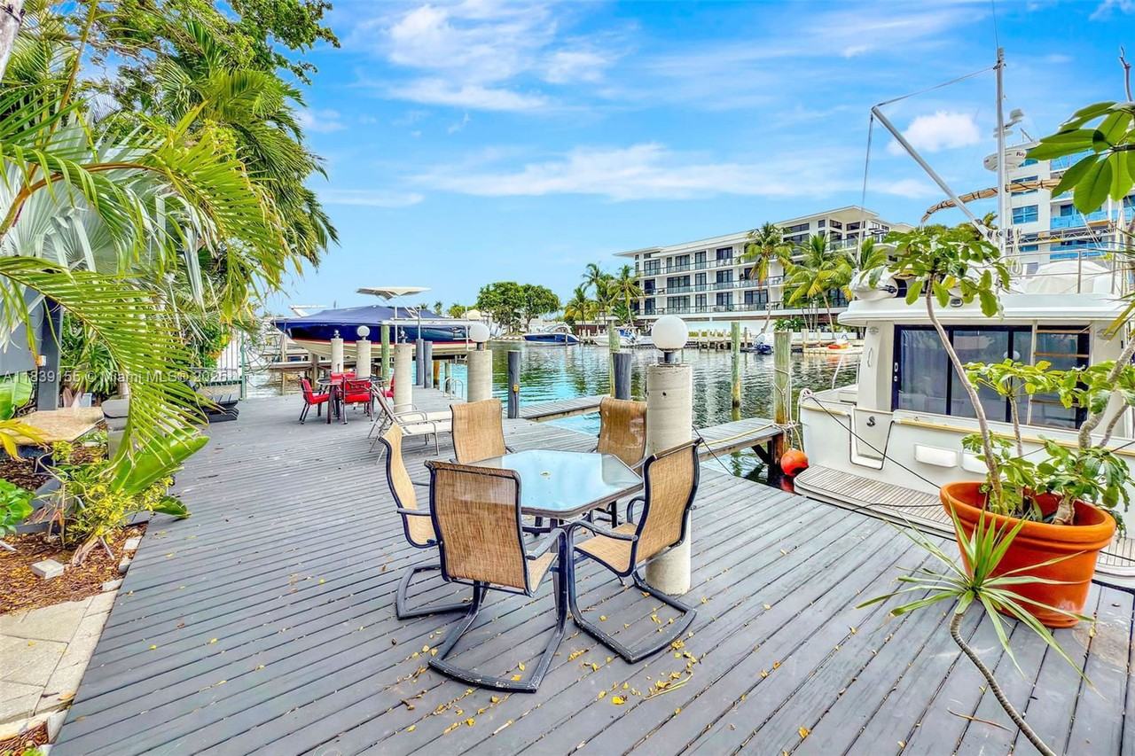 322 Hendricks Isle Drive #3 - Photo 2 of 8