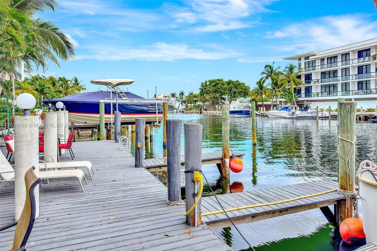 322 Hendricks Isle Drive #3 - Photo 3 of 8