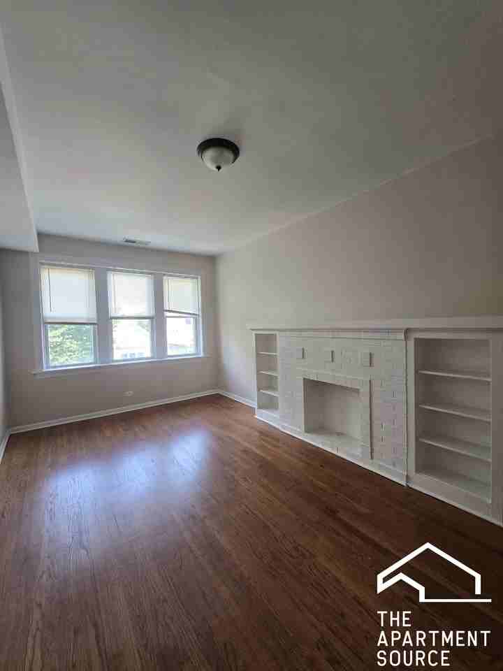 4453 N Hamlin Ave #3 - Photo 2 of 8