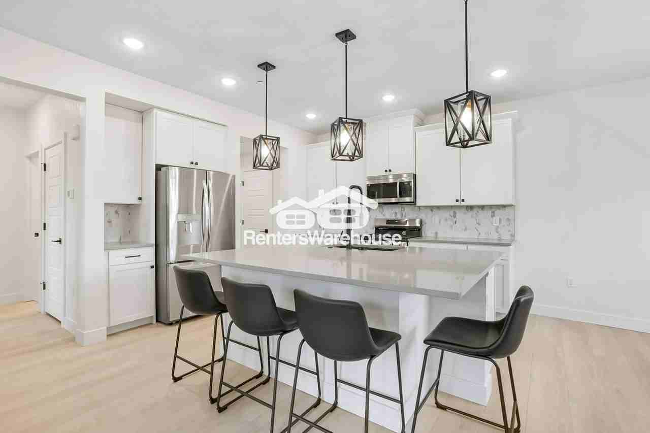 9981 W Victoria Pl #204 - Photo 3 of 26