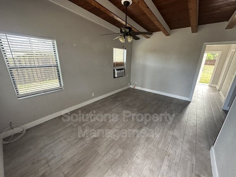 1606 S Miramar Ave - Photo 2 of 10