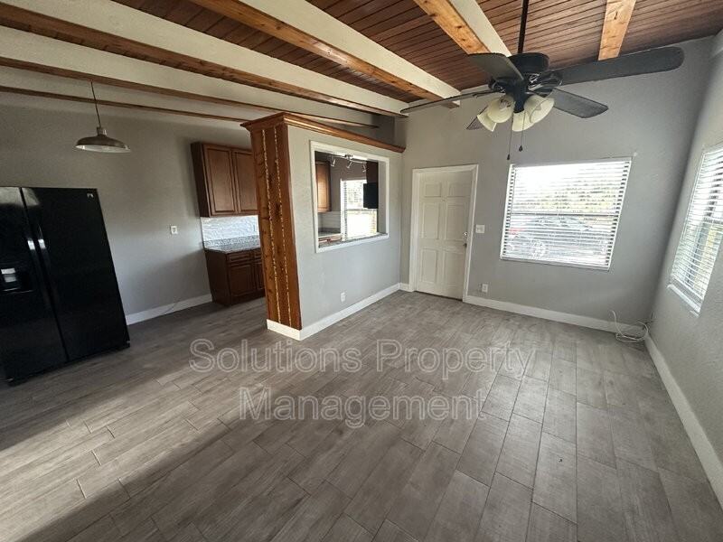 1606 S Miramar Ave - Photo 3 of 10