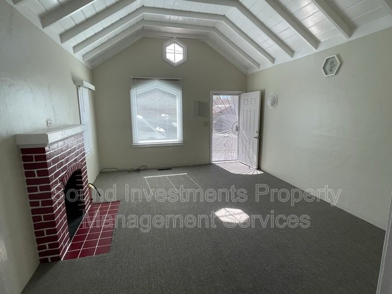 2611 76th Ave - Photo 2 of 16