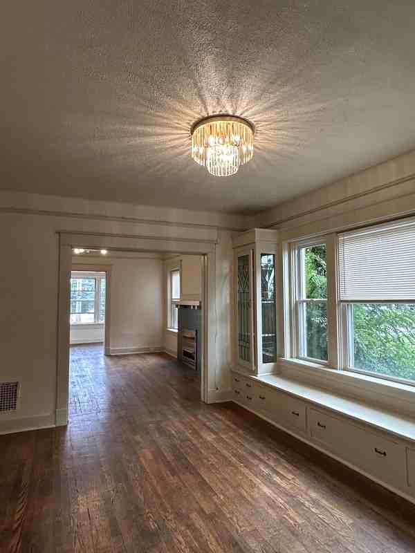 2750 Broadway Ave #3 - Photo 3 of 35