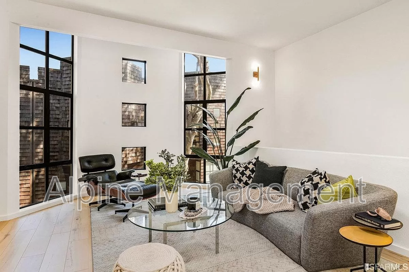 443 Fulton St - Photo 2 of 32