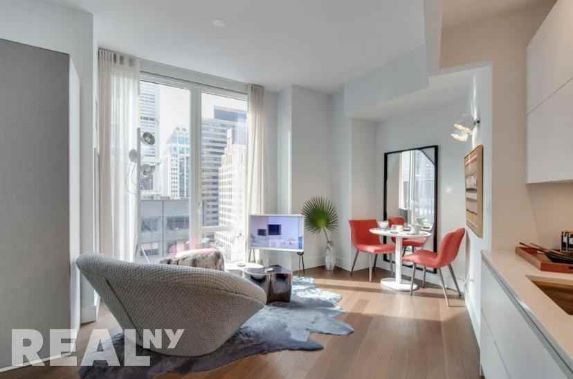 E 44th St #PH - Photo 2 of 3