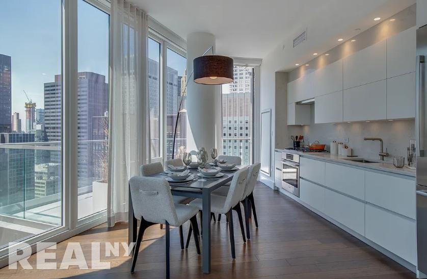 E 44th St #40L - Photo 2 of 5