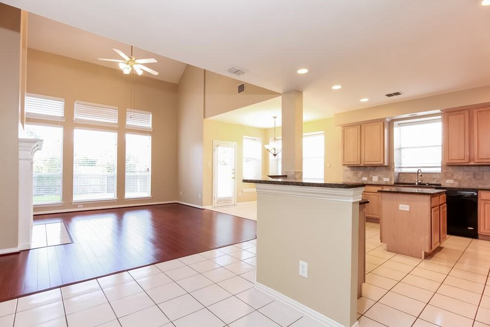 4420 Vanderpool Dr - Photo 7 of 23