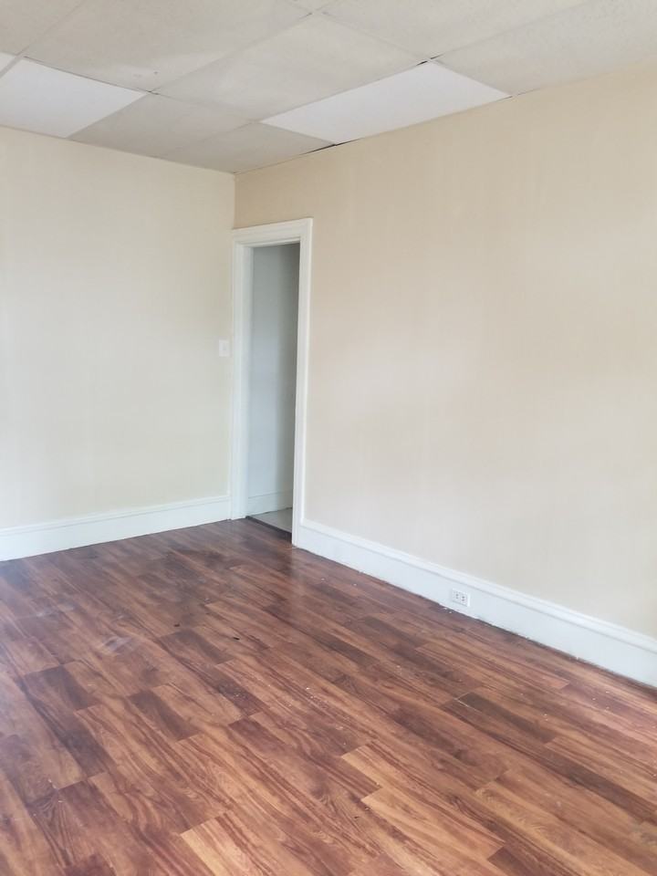 336 N 6th St - Photo 3 of 10