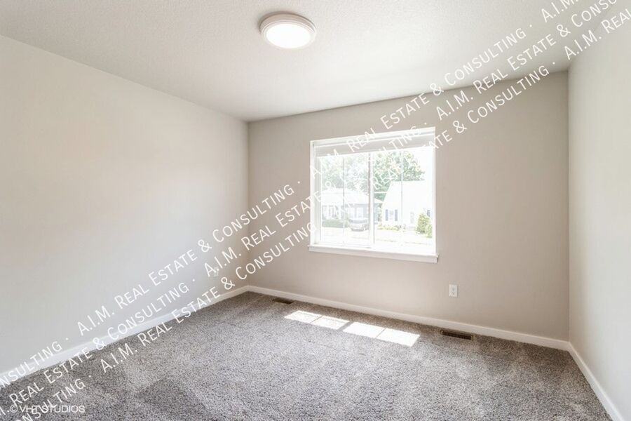 284 Nw Caspian Ct - Photo 2 of 12