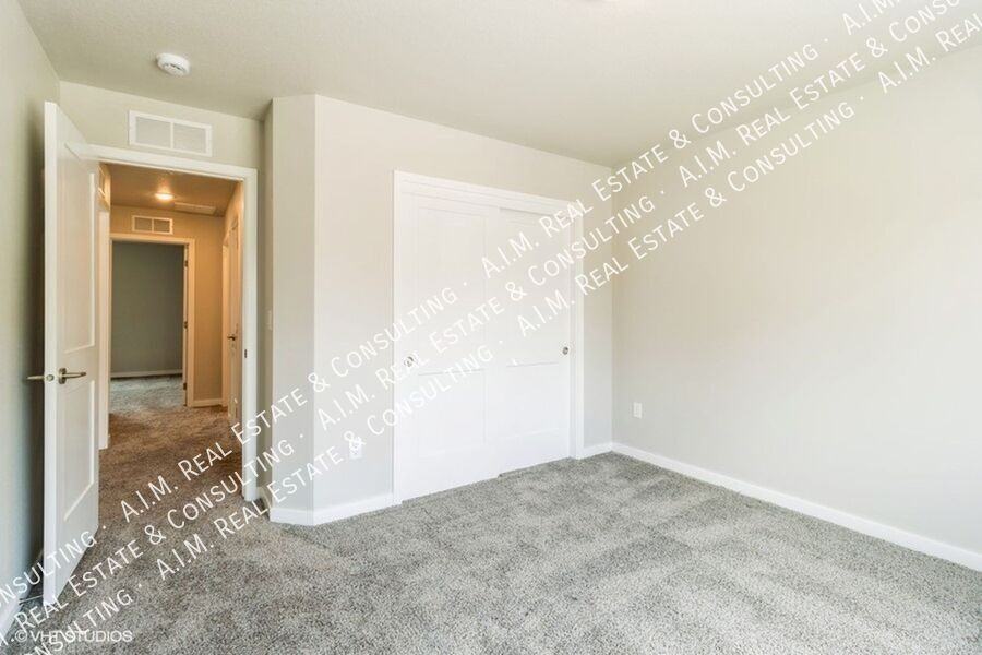 284 Nw Caspian Ct - Photo 3 of 12