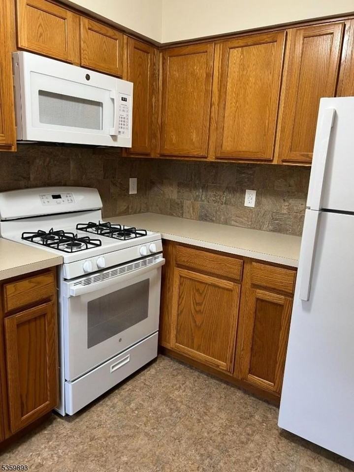 11 S Mountain Ave #11 - Photo 2 of 3