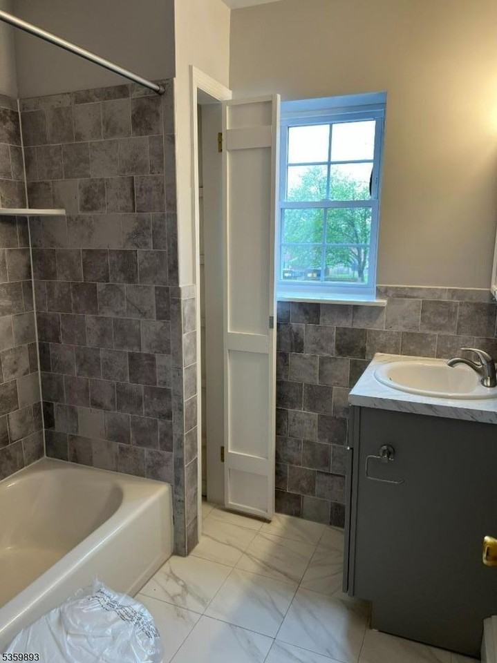 11 S Mountain Ave #11 - Photo 3 of 3