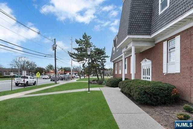 573 Valley Rd #9C9C - Photo 3 of 16