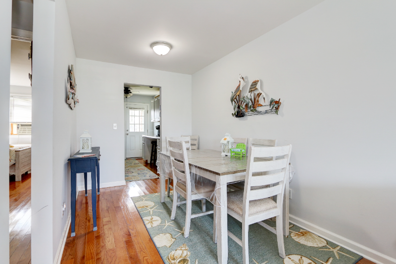 3563 Bay Ave - Photo 5 of 15