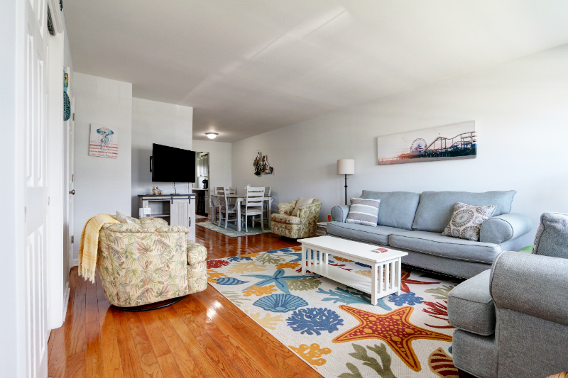 3563 Bay Ave - Photo 6 of 15