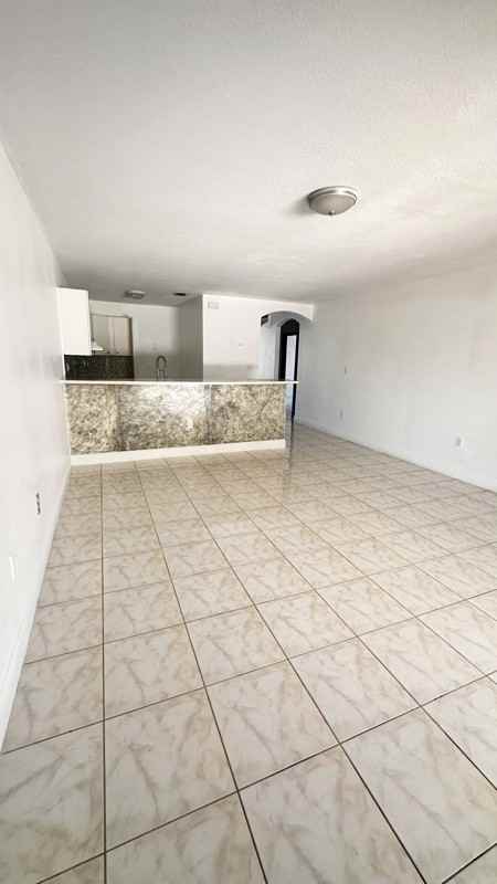 2823 Nw 106th St - Photo 3 of 8