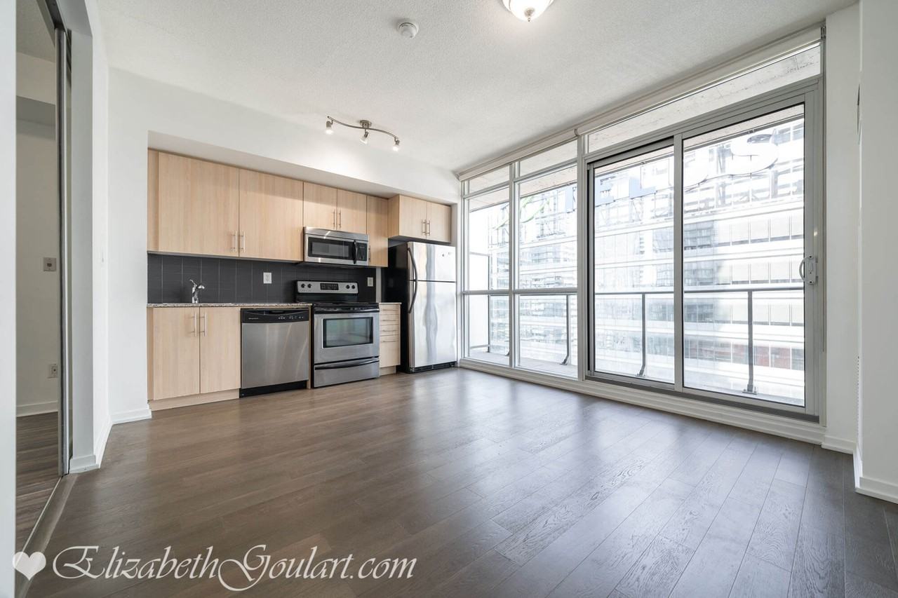 65 Bremner Boulevard - Photo 3 of 28