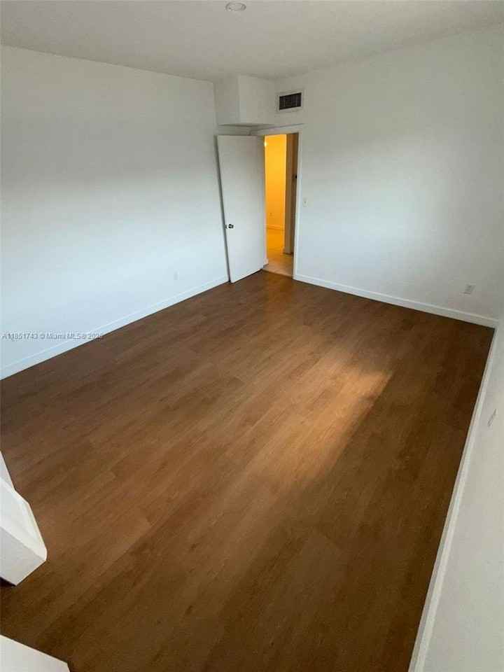 13700 Ne 6th Ave #301 - Photo 3 of 19