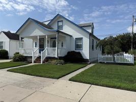 featured image of 206 N Mansfield Ave