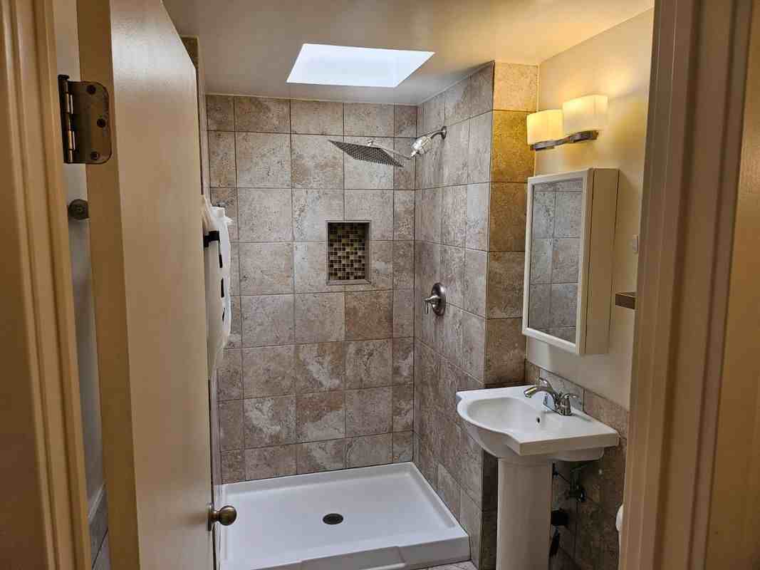 20624 Kittridge St - Photo 2 of 17