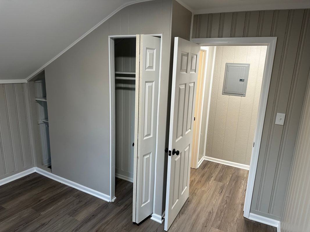 139 E Mill St - Photo 3 of 18