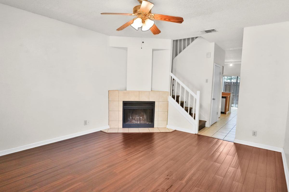 12210 Apricot Dr - Photo 3 of 33