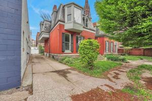 featured image of 5 Saint Louis Pl