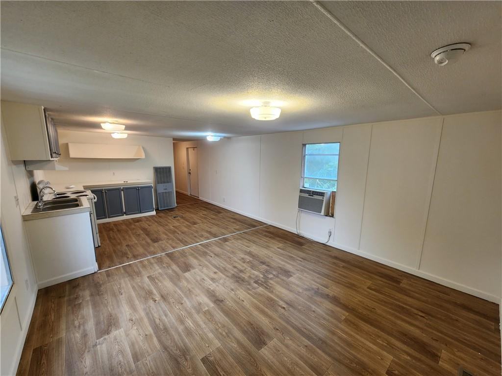 145 Rambling Rd - Photo 3 of 18