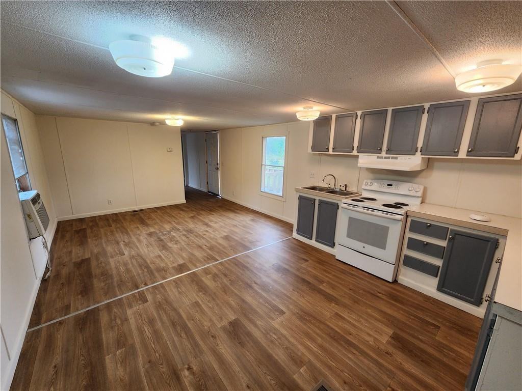 145 Rambling Rd - Photo 5 of 18