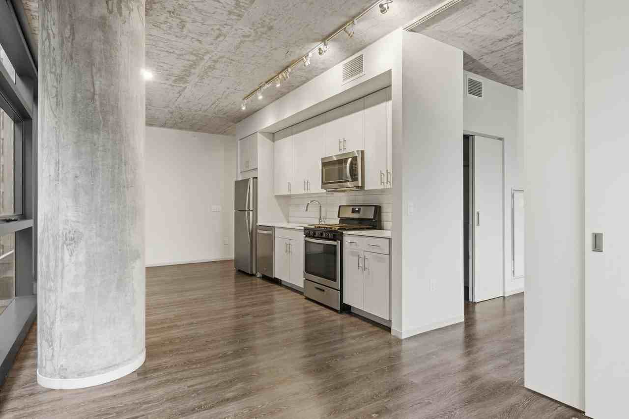 717 S Clark St - Photo 2 of 25