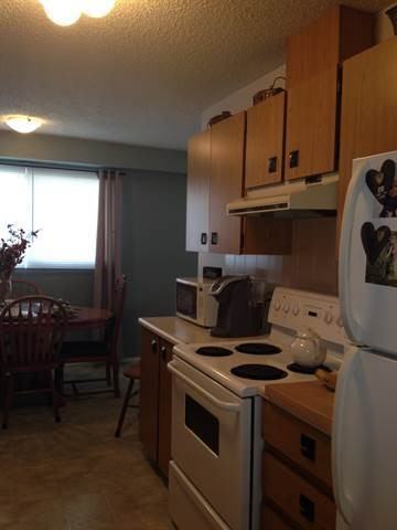 8826 94 St Nw - Photo 3 of 16