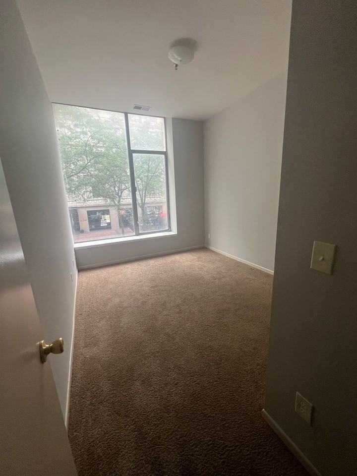 Securities Downtown - Photo 6 of 10