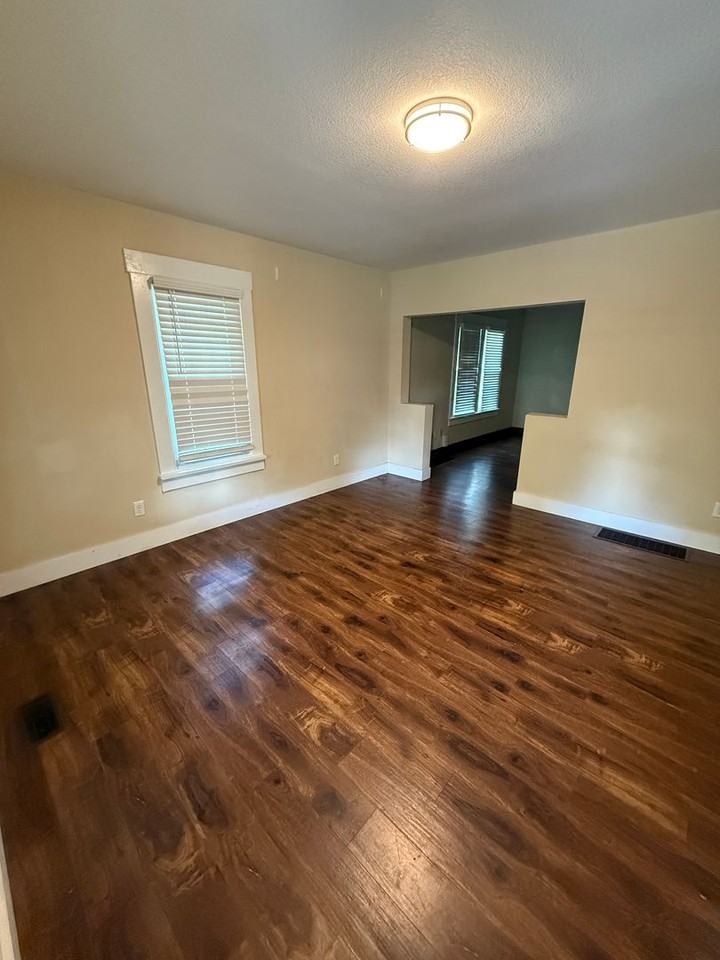 1209 S Lincoln St - Photo 4 of 20