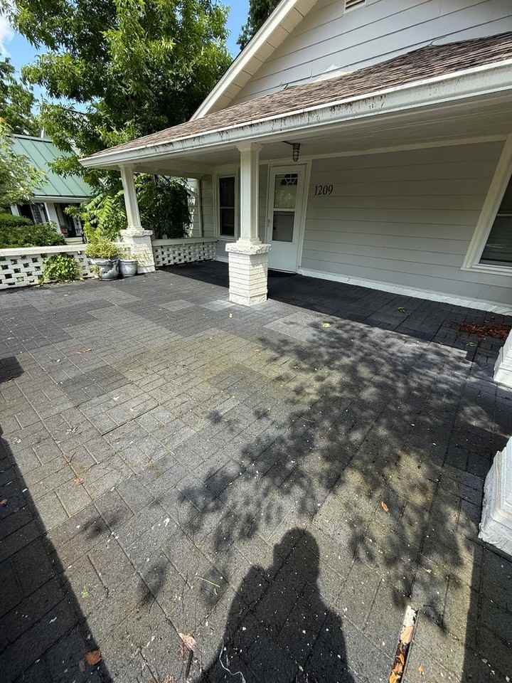 1209 S Lincoln St - Photo 3 of 20