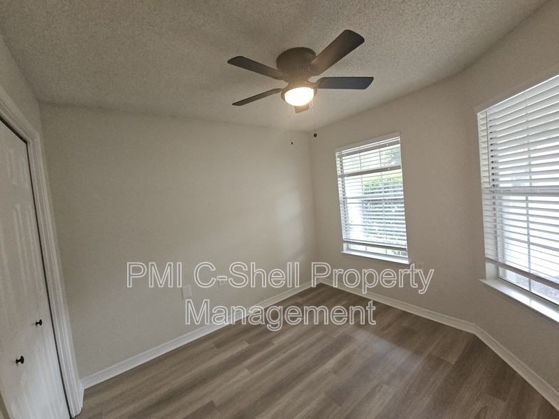 111 Wildflower Ln - Photo 3 of 27