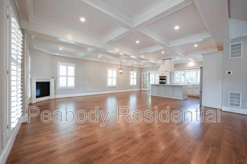 2314 N Kenmore St - Photo 2 of 50