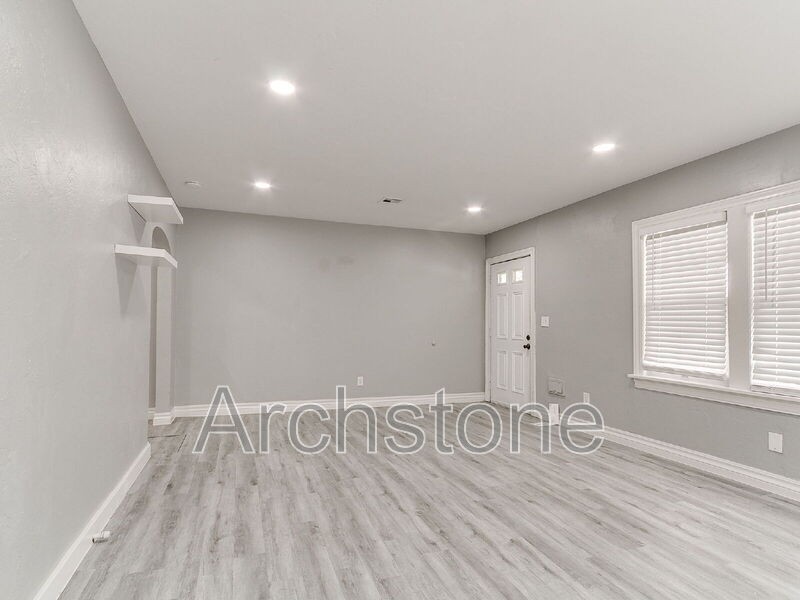 1201 Nw 43rd St - Photo 3 of 34