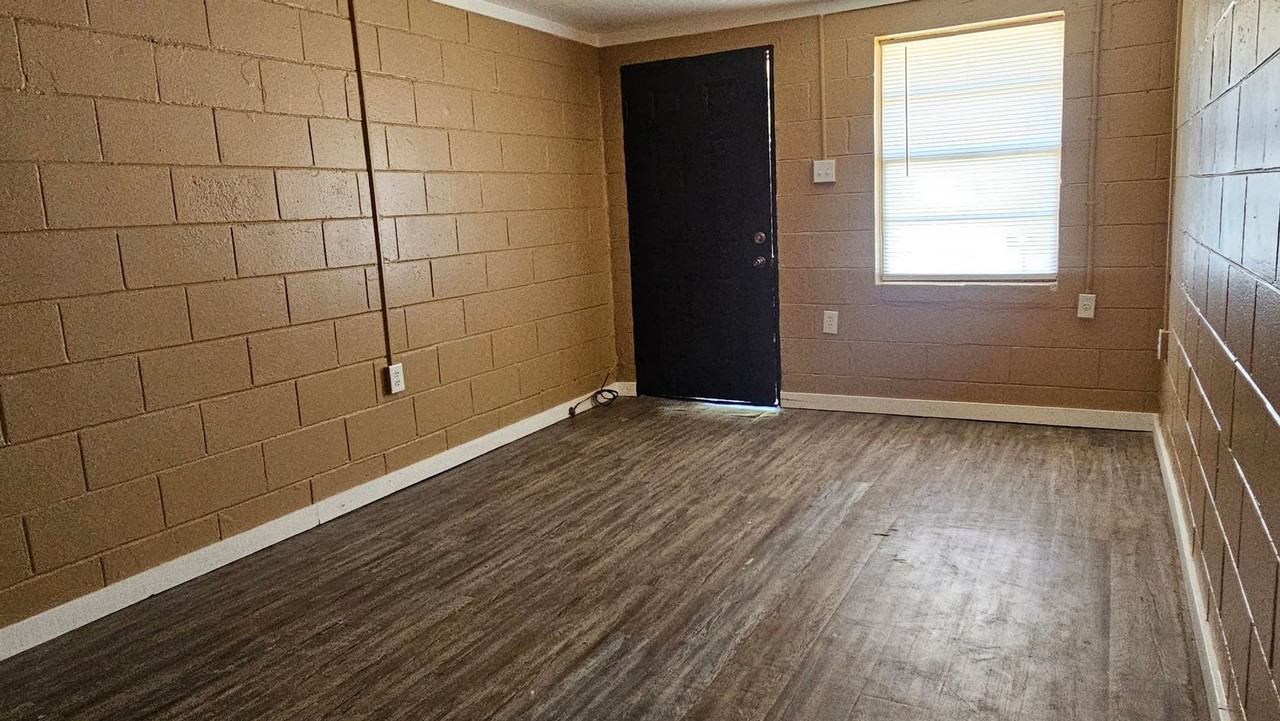 2 Bedroom 1 Bath Brick Unit - Photo 2 of 5