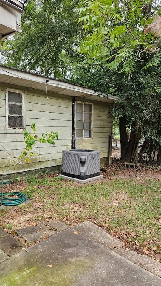 1615 Beverly Ave - Photo 2 of 5