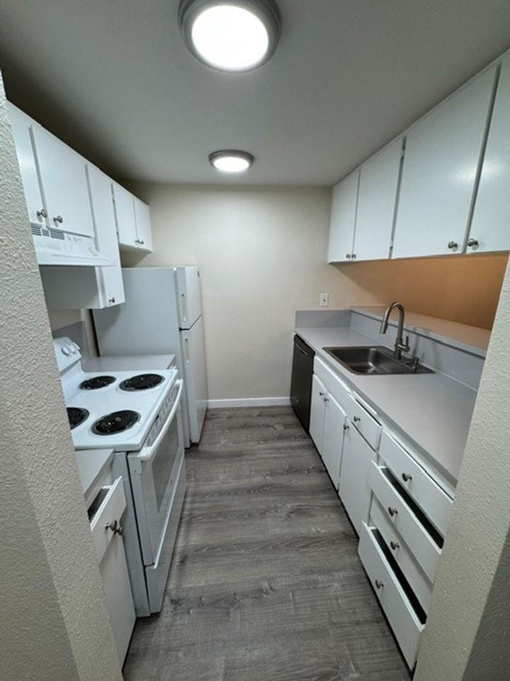 Boutique Apartments located near "Olde Burien" - Photo 6 of 18