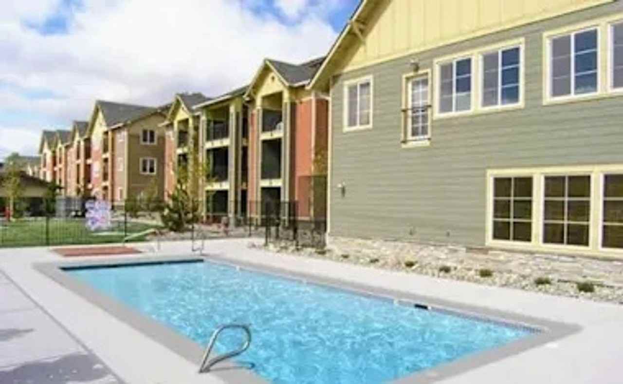 1450 Idlewild Dr - Photo 2 of 7