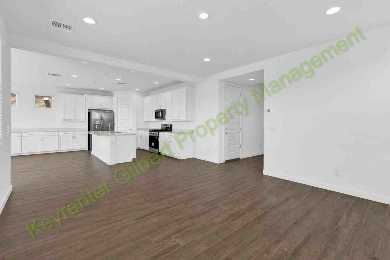 8339 E Petunia Ave - Photo 4 of 38