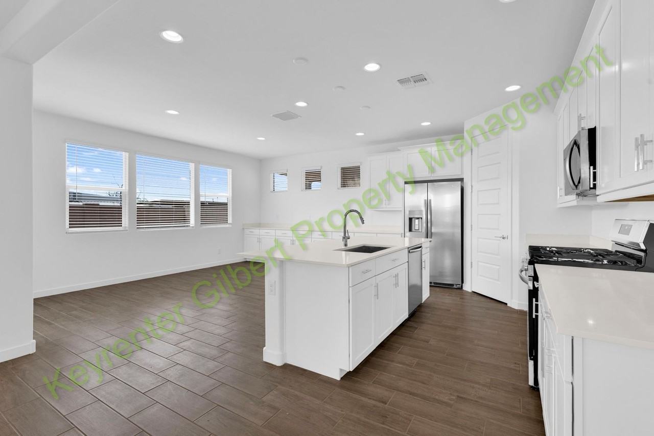 8339 E Petunia Ave - Photo 6 of 38