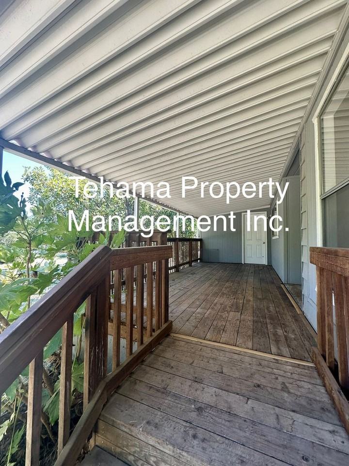 25323 Lee St - Photo 2 of 20