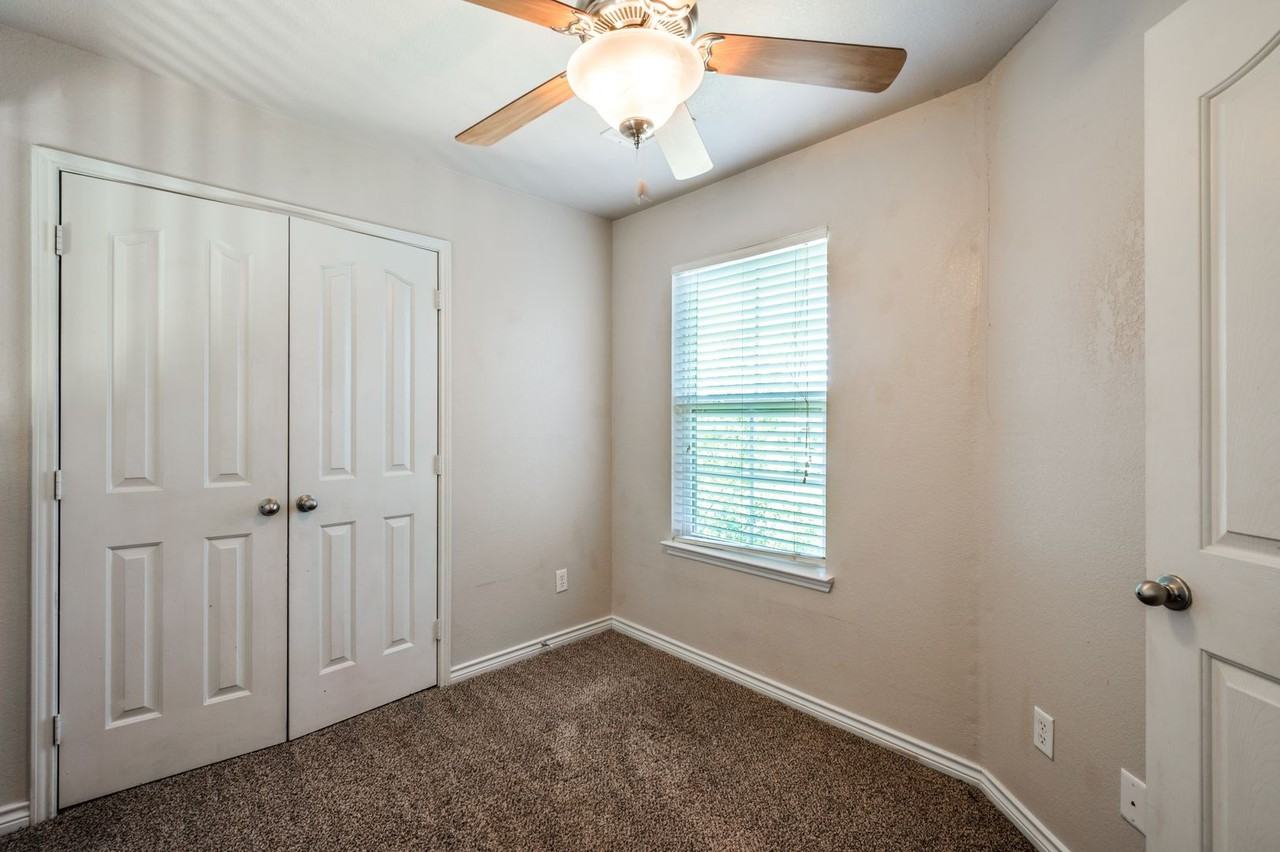 598 Harbour Town Dr - Photo 7 of 13