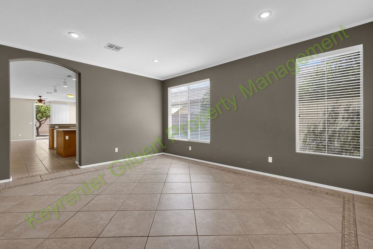 3676 E Bruce Ave - Photo 5 of 29