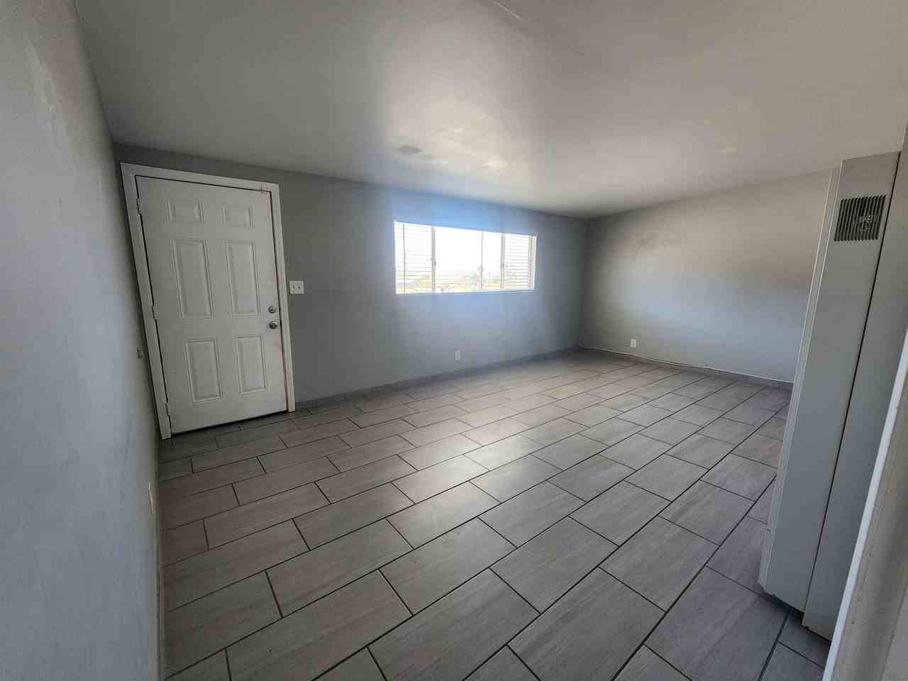 7737 N Star Ave - Photo 2 of 9