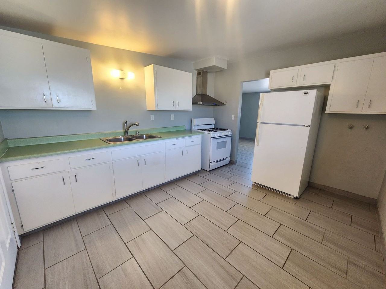 7737 N Star Ave - Photo 4 of 9