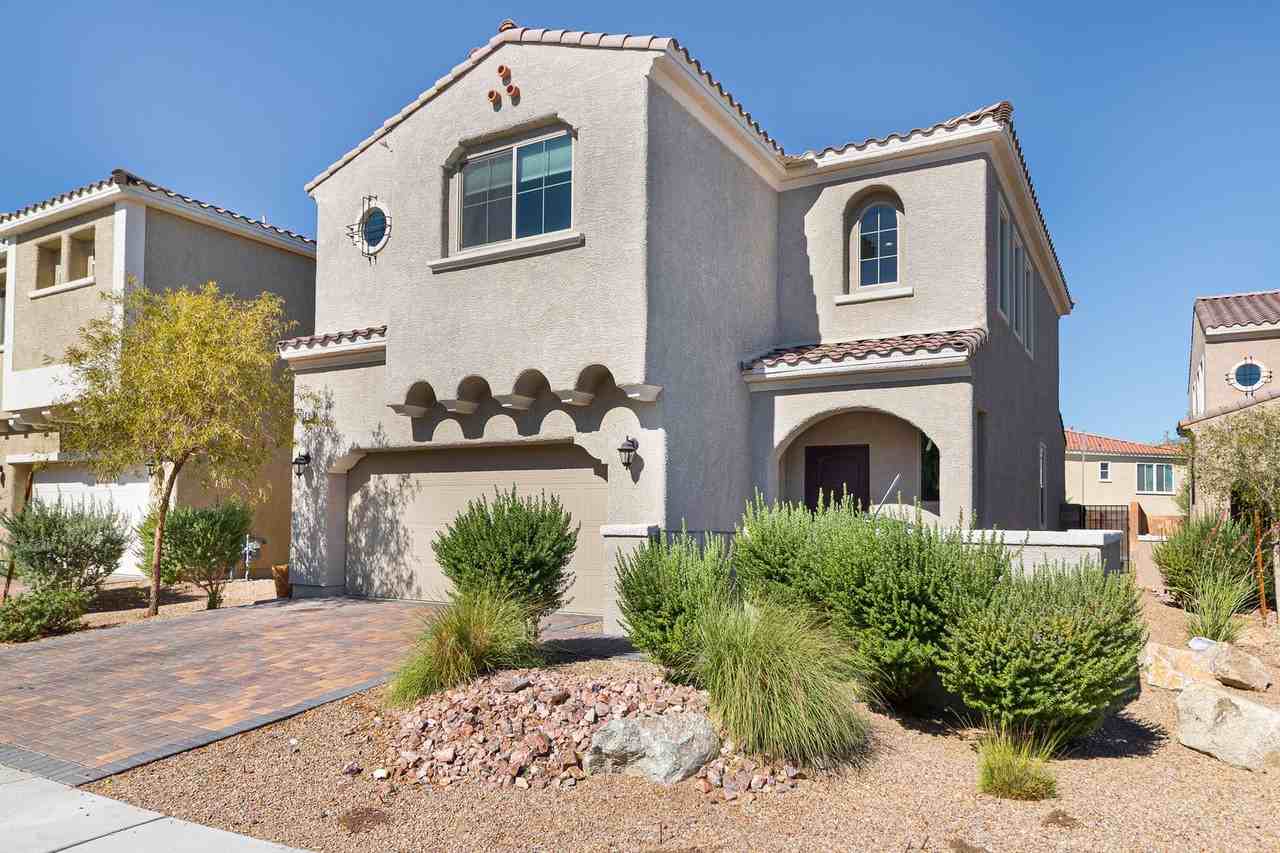 1005 Cetona Ct - Photo 4 of 36